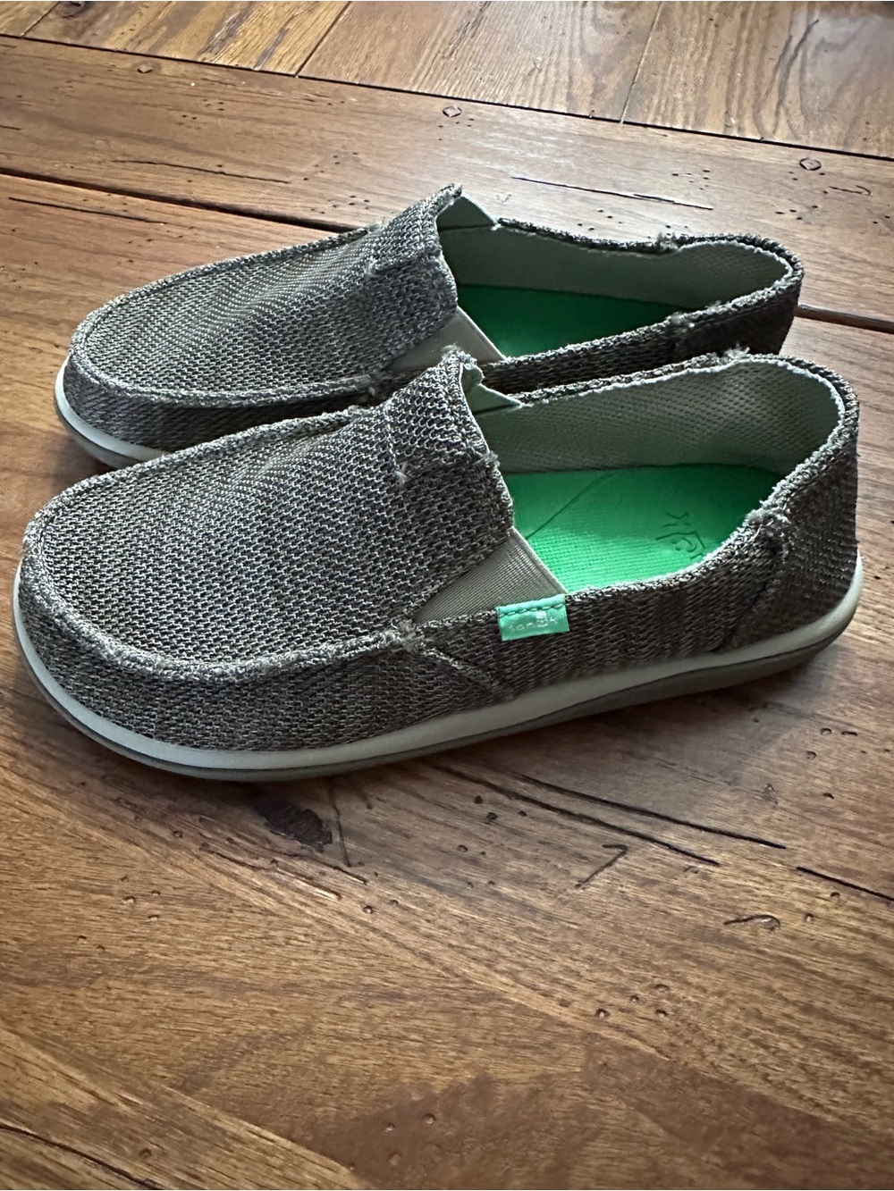 Mens Sanuk Shoes in Olive with Green Insole- Size 7